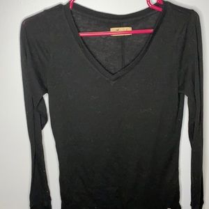 Black v-neck long sleeve
